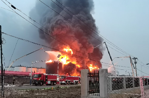 凯发一触即发压缩空气泡沫消防车救援广东省佛山市高明区火灾